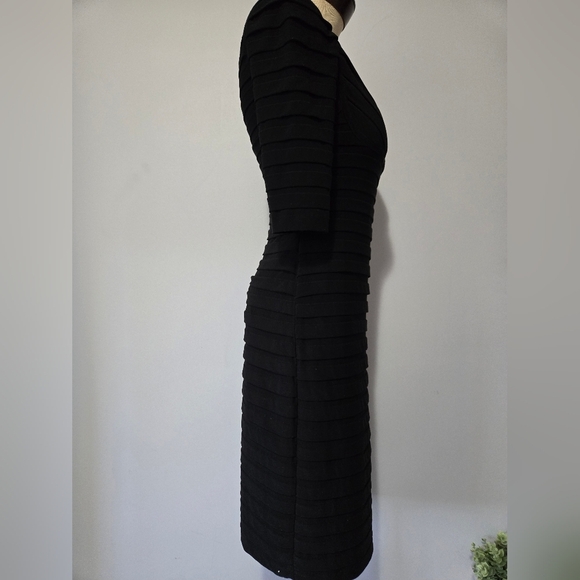 ADRIANNA PAPELL ruched black vneck midi dress with half sleeves. Size 4 - Picture 6 of 11